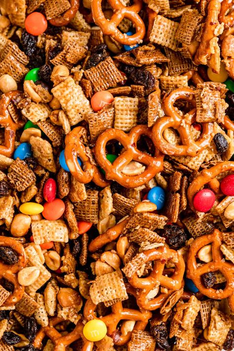 Salty Trail Mix Recipes, Easy Trail Mix Recipes, Salty Chex Mix, Chex Mix Recipes Sweet, Homemade Chex Mix Recipe, Chex Snack Mix, Sweet Chex Mix, Fall Snack Mixes, Easy Snack Mix