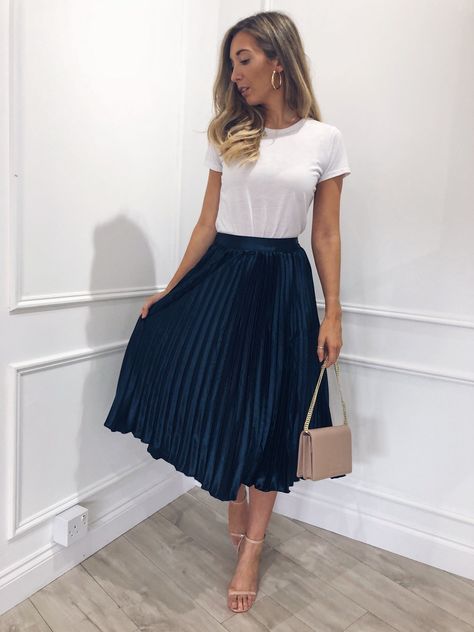 Pleated Outfit, Spring Outfit Women, A Line Skirt Outfits, Skirt Diy, Spring Work, Long Skirt Outfits, Spring Work Outfits, Gaun Fashion, Cute Skirt Outfits