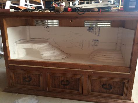 Custom Enclosure From a Dresser | DIY | Bearded Dragon .org | Bearded Dragon .org Diy Bearded Dragon Enclosure, Bearded Dragon Terrarium Ideas, Savannah Monitor, Snake Cages, Diy Reptile, Bearded Dragon Diy, Bearded Dragon Enclosure, Bearded Dragon Terrarium, Bearded Dragon Cage