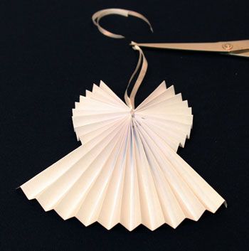 Paper Ornaments Diy, Diy Angel Ornaments, Neli Quilling, Diy Angels, Christmas Tree Angel, Paper Angel, Folded Paper, Christmas Origami, Angel Crafts