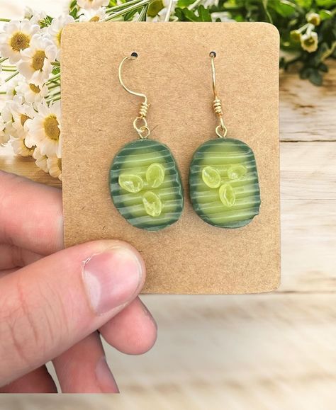 Polymer Clay Pickle, Pickle Decorations, Polymer Clay Pickle Earrings, Pickle Artwork, Pickle Tumbler Cups, Make Pickles, Pickle Slices, Clay Art, Pickles