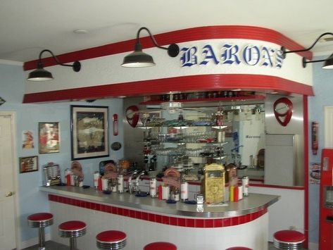 Home Soda Fountain Bar, Soda Fountain Bar, Booth Table, Mid Century Bar Stools, Chrome Bar Stools, Restaurant Booth, Round Bar Table, 50s Diner, Soda Shop