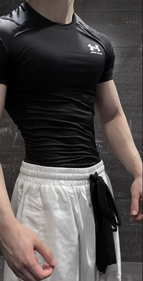 Hot Gym Outfits, Korean Male Models, Play League Of Legends, Compression Shirt Men, Gym Guys, Classy Outfits Men, Boys Life, Mens Compression, Cool Outfits For Men