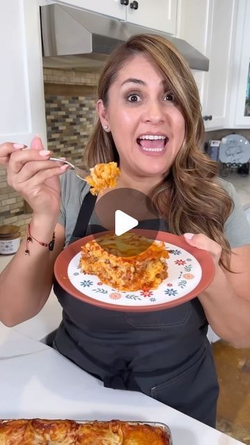 Jenny Martinez on Instagram: "Budget friendly Lasagna 

My old way of making lasagna! I’ve tried other recipes but my family request this way all the time. Back in the day when I was on a budget this was my way of making lasagna. Now  that I’ve tried different ways with fancier cheese, my kids say it’s good but now as good as  your old style lasagna. 

#lasagna #foodie #foodblogger #budget #friendly #recipes #mexicanfood #low #sale" White Cheese Lasagna, 3 Meat Lasagna Recipe, Easy Lasagna Recipe With Cottage Cheese, Lasagna With Pepperoni, Lasagna Recipe No Ricotta, Small Lasagna Recipe, Lasagna Without Ricotta Cheese, Lasagna With Cottage Cheese, Making Lasagna