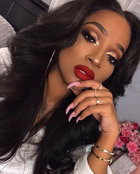 Eyeshadow and red lips on Black Women Red Lipstick Makeup Looks, Red Makeup Looks, Red Lips Makeup Look, Red Lipstick Makeup, Makeup For Black Skin, Red Lip Makeup, Fall Makeup Looks, Red Makeup, Beauty Make-up