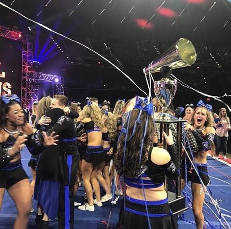 Twist and Shout Diamonds 2017 NCA champions in small senior coed!!!! / pin uploaded by @beccaclarkkk Nca Cheer Champions, Nca Cheer, Cheer Goals, Cheer Aesthetic, Cheer Team Pictures, Allstar Cheer, Cheer Photography, But Im A Cheerleader, Allstar Cheerleading