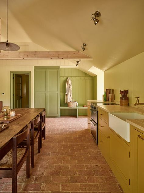 An interiors editor on the one feature appearing in stylish rustic kitchens Terra Cotta Floor Kitchen, Terracotta Floor Tiles Kitchen, Terracotta Floor Kitchen, Kitchen Terracotta Floor, Terracotta Kitchen Floor, Terracotta Tiles Kitchen, Terracotta Brick, Terracotta Flooring, Terracotta Floor Tiles