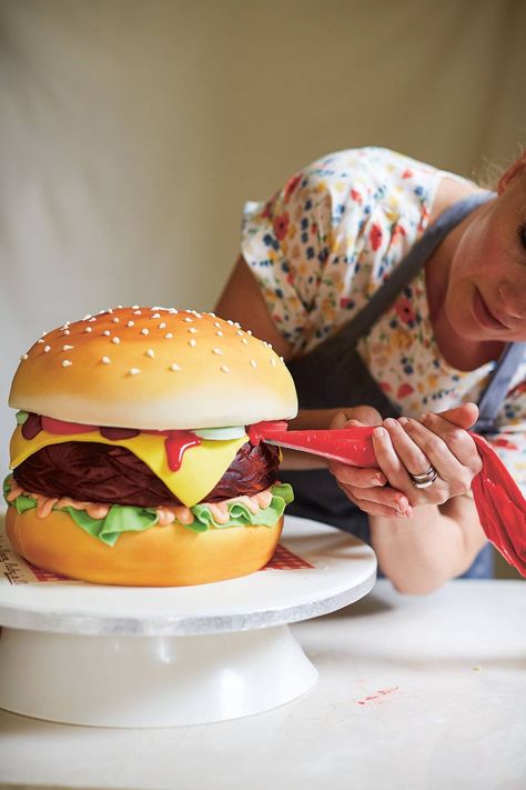 Cakes That Look Like Food, Hamburger Cake, Burger Cake, Perfect Burger, Chef Cake, Realistic Cakes, Designer Cakes, 3d Cakes, Cake Shapes