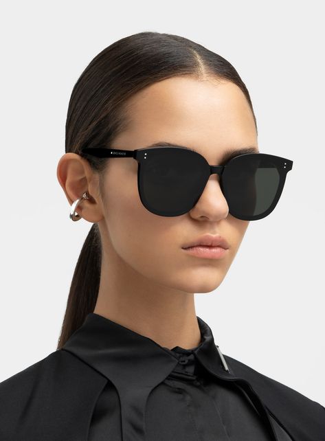 Gental Monster Sunglasses, Gentle Monster Aesthetic, Gentle Monster Her 01, Gentlemonster Sunglasses, Black Sunglasses Aesthetic, Sunglasses Gentle Monster, Gentle Monster Glasses, Glasses Women Fashion Eyeglasses, Sunglass Photoshoot