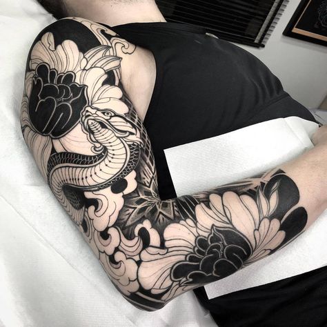 Oriental ornamental tattoo by Melow Perez Tato Irezumi, Tato Maori, Mangas Tattoo, Borneo Tattoo, White Tattoos, Yakuza Tattoo, Inspiration Tattoos, Ornamental Tattoo, Irezumi Tattoos