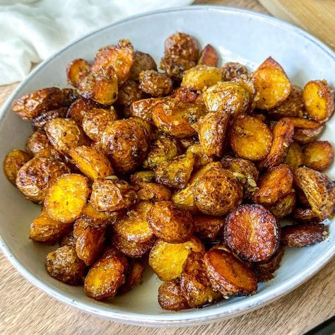 Garlic Butter Roasted Potatoes - Farah J. Eats Honey Garlic Roasted Potatoes, Garlic Butter Roasted Potatoes, Butter Roasted Potatoes, Garlic Butter Potatoes, Garlic Red Potatoes, Butter Potatoes, Garlic Roasted Potatoes, Garlic Recipes, Red Lobster