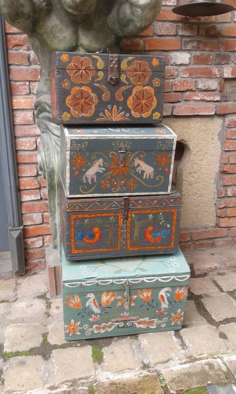 Folk Art Dresser, Hungarian Wedding, Wedding Chest, Painted Trunk, Bohemian Furniture, Living Room Themes, Painted Chest, Paint Storage, Wood Painting Art