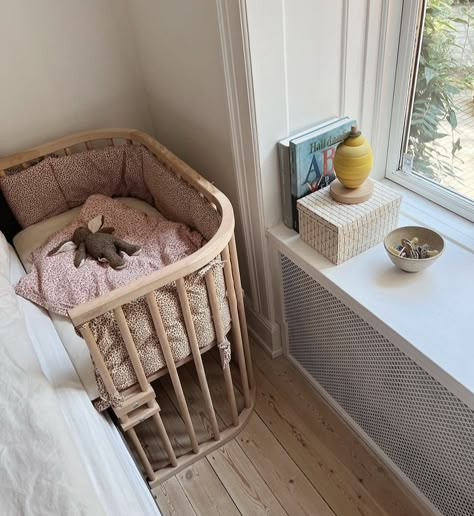 Small Nursery With Bed For Mom, Wooden Bedside Bassinet, Baby Cosleeping Bed, Bassinet Next To Bed, Basinette In Bedroom, Cosleeper Crib, Basinet Baby, Bedside Crib Co Sleeper, Bedside Bassinet Co Sleeper