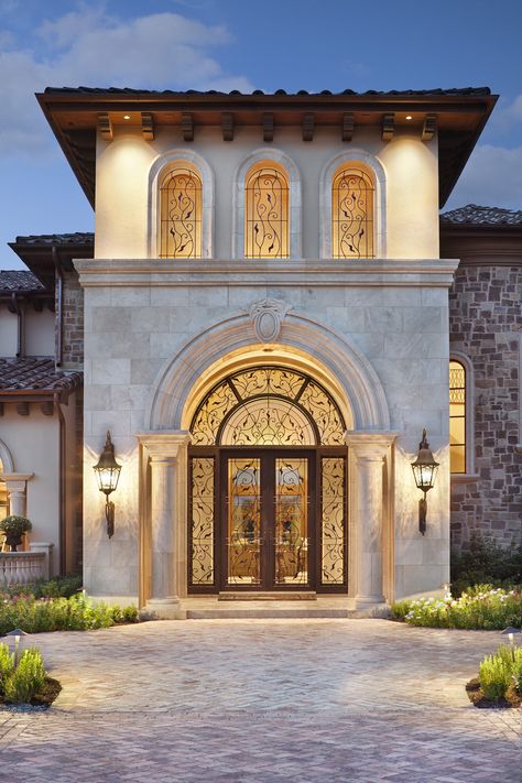 Mediterranean Homes Exterior, Rustic Mediterranean, Hacienda Style Homes, Mediterranean Villa, Classic House Exterior, Mediterranean Architecture, Entry Design, Italian Elegance, Classic House Design