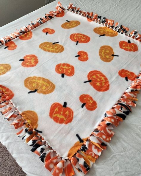 Tie Knot Blanket, Fall Ties, Knot Blanket, Chunky Blankets, No Sew Fleece Blanket, Tie Blanket, Fleece Tie Blankets, Halloween Apparel, Tie Blankets