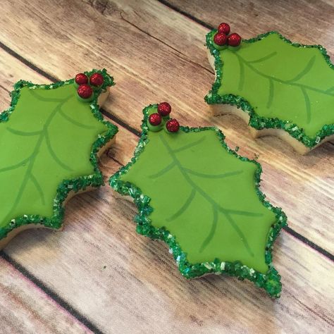 Evergreen Cookies Decorated, Holly Cookies, Christmas Bakes, National Cookie Day, Cookies Theme, Leaf Cookies, Christmas Cookies Decorated, Christmas Sugar Cookies, Cookies Decorated