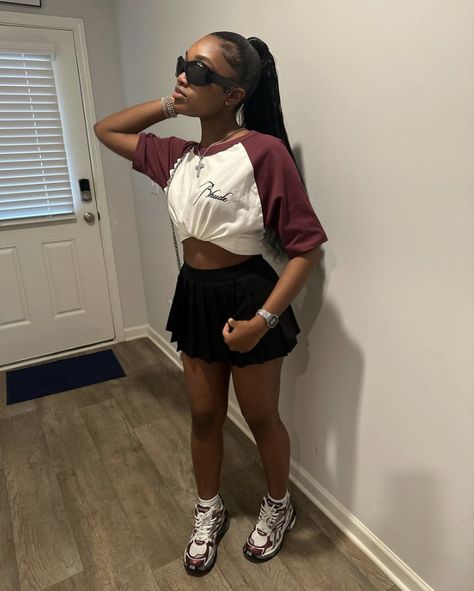 Birthday Fit With Sneakers, Golden Goose With Dress, Women Balenciaga Sneakers Outfit, Balenciaga Sneakers Outfit Summer, Balenciaga Runners Outfit Black Women, Powerhouse Outfit, Amiri Shoes Outfit Black Women, Prada Shoes Outfit, Fly Outfit Black Women