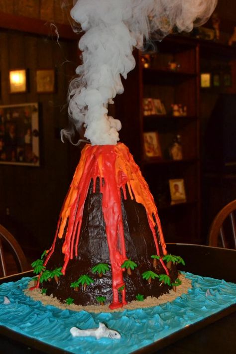 Volcano cake Volcano Birthday, Volcano Projects, Volcano Cake, Erupting Volcano, Kid Science, Science Birthday, Science Party, Luau Birthday, Dinosaur Cake