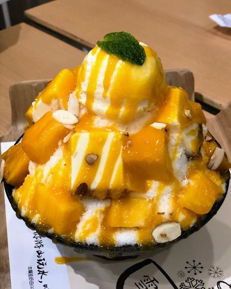 Bingsu Aesthetic, Mango Shaved Ice, Mango Bingsu, Korean Shaved Ice, Korean Drink, Mango Desserts, Boba Shop, Cafe Vibes, Korean Drinks