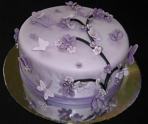 Happy Birthday Grace, Purple Butterfly Cake, Violet Cakes, Purple Cakes Birthday, Butterfly Birthday Cakes, Lavender Cake, Big Wedding Cakes, Purple Cakes, Cupcakes Decorados