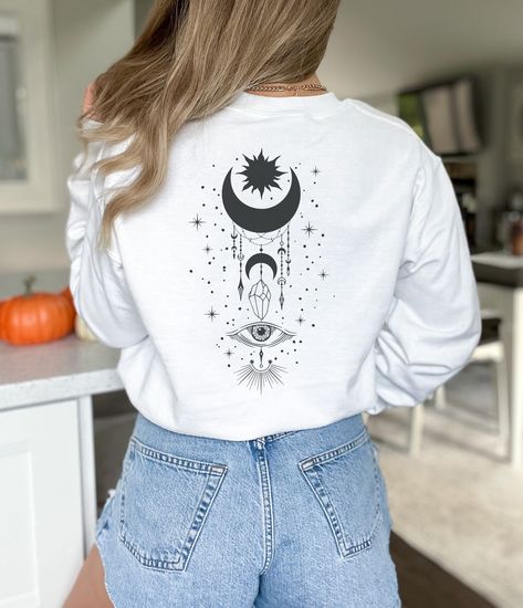 Unique Designs For Tshirts, Sweatshirt Graphic Design Ideas, Spiritual Tshirt Ideas, Tarot Shirt Design, Tarot T Shirt, Spiritual Tshirt Design, Witchy Shirt Ideas, Cool Shirt Designs Aesthetic, Witchy Tshirt Design