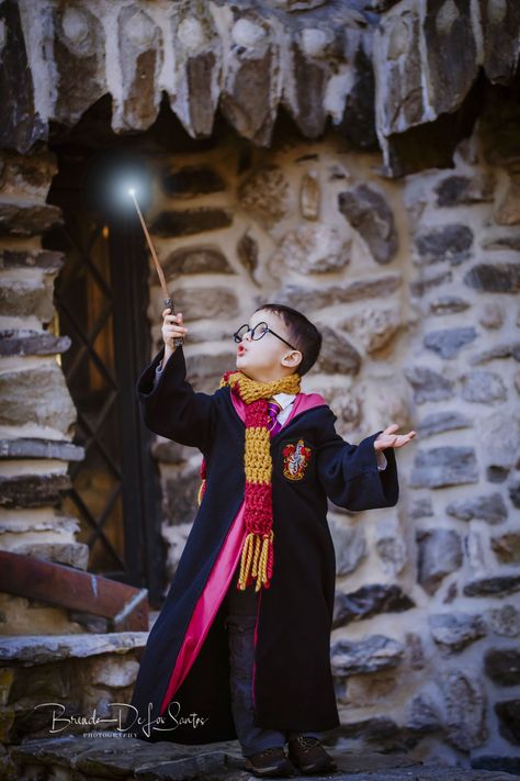 A Harry Potter Inspired Photo Shoot That's Just Magical Harry Potter Photoshoot, Kids Photoshoot Ideas, Harry Potter Photography, Harry Potter Photo, Magic Is Real, Themed Photoshoot, Harry Potter Bday, Photo Halloween, Photography Mini Sessions