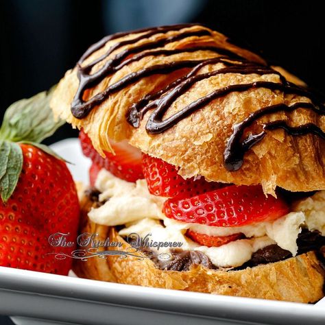 Croissant Love – Ganache, Pastry Cream and Fresh Berries Filled Croissants, Pastry Cream Filling, Croissant Recipe, Pastry Cream, Pudding Desserts, Decadent Chocolate, Tart Recipes, Fresh Berries, Puddings