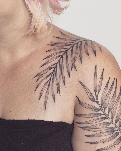 Palm Leaf Tattoo, Tropisches Tattoo, Shoulder Cap Tattoo, Gothic Tattoos, Wrap Around Tattoo, Fern Tattoo, Wrap Tattoo, Palm Tattoos, Clever Tattoos