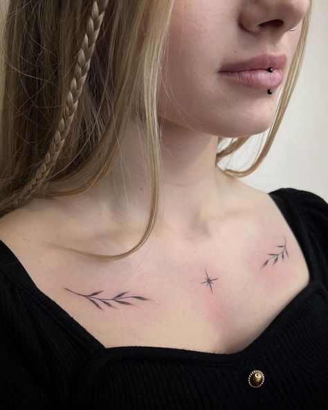 Bone Tattoo Ideas, Collar Bone Tattoo Ideas, Under Collar Bone Tattoos, Tattoo Ideas Tiny, Best Feminine Tattoos, Small Tattoo Ideas For Men, Collar Tattoo, Collarbone Tattoos, Small Tattoos Ideas