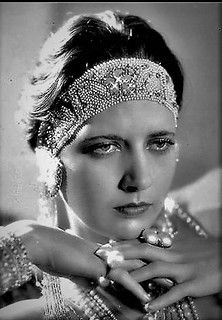 FRANCIS, KAY | KAY FRANCIS (1905-1968) was an American stage… | Flickr Bohemian History, Photoplay Magazine, Klasik Hollywood, Flapper Girls, Style Année 20, Kay Francis, Mode Editorials, Flapper Girl, Chanel Couture