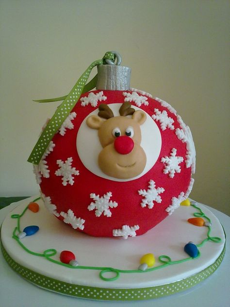 Bauble Cake, Cupcake Pics, Xmas Cakes, Cakes Christmas, Reindeer Cakes, Christmas Themed Cake, Holiday Cake, Cake 5, Decorations For Christmas