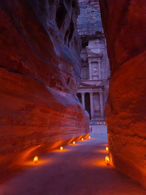 Petra Jordan Aesthetic, Petra Aesthetic, Jordan Painting, Jordan Aesthetic, Jordans Aesthetic, Petra Jordan, Architecture Design Concept, Beautiful Places To Travel, Ancient Cities