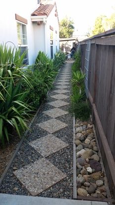 Garden Landscaping Ideas, Backyard Walkway, Walkway Landscaping, Side Yard Landscaping, Pathway Landscaping, نباتات منزلية, Stone Path, Outdoor Gardens Design, Home Landscaping