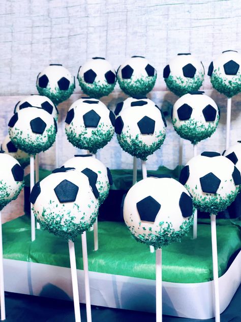 celebracion  #delipopsart  #cakepops #cakepop #cakepopon  #cakepopsofinstagram #cakepopinstagram #cakepoping #cakepopfutbol #cakepopsfootball Soccer Ball Cake Pops Tutorial, Soccer Cake Pops, Soccer Ball Cake, Cake Pop Tutorial, Soccer Cake, Diy Donuts, Cake Pops, Grinch, Valencia