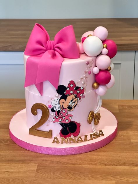 Minnie Mouse Birthday Theme Cake, Minnie Mouse Bday Cake, Tort Minnie Mouse, Minnie Mouse Birthday Cake Ideas, Minnie Mouse Cake Ideas, Pink Minnie Mouse Cake, Pastel Minnie Mouse, Minnie Birthday Cake, Minnie Mouse Cake Design