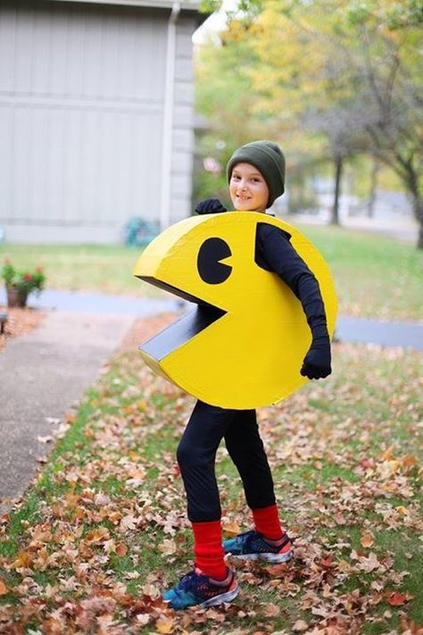 Pac-Man Halloween costume Pacman Halloween Costume Diy, Nintendo Switch Costume, Pac Man Costume Diy, Pac Man Halloween Costume, Pacman Costume, Pac Man Costume, 4 Person Halloween Costumes, Diy Costumes Men, Halloween Themed Birthday Party