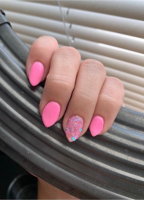 Short Almond Dip Nails Spring, Spring Sns Nails, Cute Dip Nails Ideas, Valentines Dip Powder Nails, Pretty Dip Nails, Trendy Dip Nails, Spring Dip Powder Nails, Summer Dip Nails, Salmon Nails