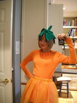 Adult Pumpkin Costume, Orange Costume, Apple Party, Strawberry Costume, Tutu Style, Bumble Bee Costume, Top Halloween Costumes, Pumpkin Halloween Costume, Felt Sewing