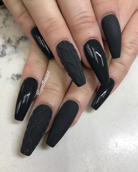 Matte Vs Glossy Nails, Ballerina Nails Shape, Black Acrylic Nail Designs, 2019 Nails, Nails Shape, Black Coffin Nails, Nagellack Trends, Matte Black Nails, Black Acrylic Nails