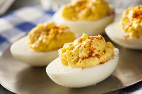 You asked for it: J. Alexander's copycat deviled eggs - South Florida Sun Sentinel - South Florida Sun-Sentinel Delicious Deviled Egg Recipe, Healthy Deviled Eggs, Deviled Eggs Recipe Easy, Devilled Eggs Recipe Best, Devilled Eggs, Deviled Eggs Easy, Best Deviled Eggs, Picnic Recipes, Bacon Deviled Eggs