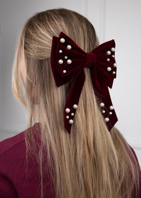 Elevate any outfit with our luxurious Maroon Velvet Pearl Hair Bow! Made from soft, rich maroon velvet and adorned with elegant pearls, this bow adds a touch of sophistication and charm. Perfect for any occasion, it will make you stand out and feel confident. A must-have accessory for every fashionista! - Brand: Collegiate Outfitters Pearl Hair Bow, Velvet Diy, Unique Hair Clip, Homemade Bows, Diy Hair Accessories Ribbon, Luxury Hair Accessories, Bow Fashion, Magical Accessories, Glamorous Hair