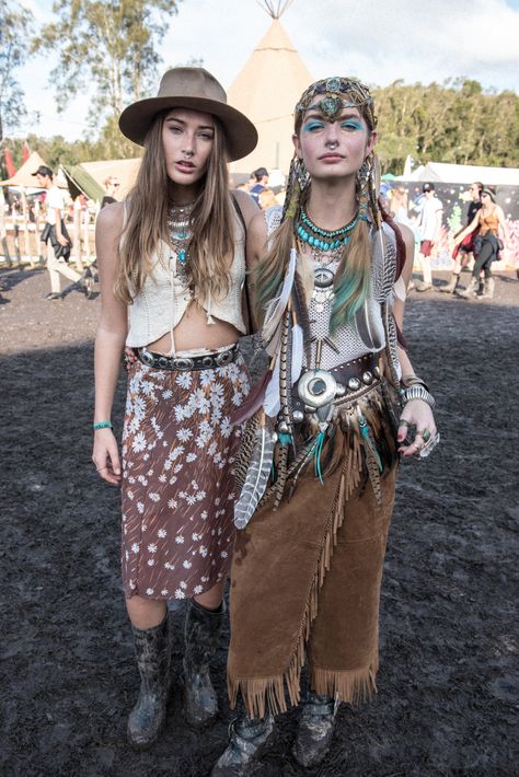 Festival Style. View More. https://www.burnerlifestyle.com/womens-festival-outfits/ #burnerlifestyle #festivals #festival #festivaloutfits #festivalgear #festivallooks #womensfashion #festivalfashion #boho Look Da Festival, Bohemian Schick, Beautiful Boho Dresses, Black Pinterest, Festival Mode, Boho Chique, Boho Styl, Boho Mode, Bohemian Style Clothing