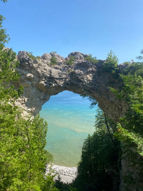 Arch rock at mackinan island! A must stop of the island at the beautiful archway looks over the stunning blue lake. Was formed by geological erosion and has ties to natives in the area. #mackinacisland #arch #lake #blueskies Mackinac Island, Blue Lake, Blue Walls, Island Life, Travel Book, Travel Aesthetic, Geology, Blue Sky, Michigan