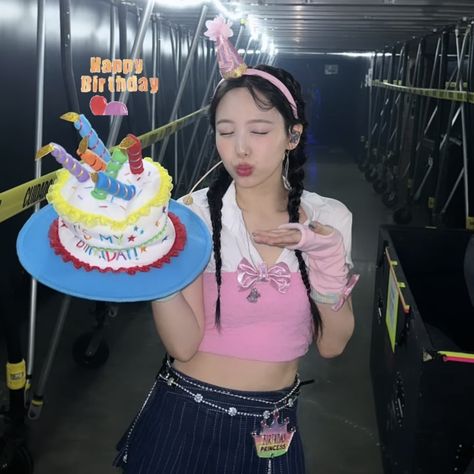 nayeon twice icons happy birthday nayeon !! Nayeon Birthday, Twice Birthdays, Nayeon Twice Icons, Birthday Icon, Nayeon Twice, Im Nayeon, 1st Anniversary, Princess Birthday, Happy Birthday To You