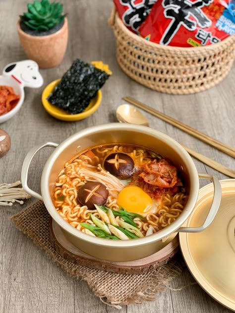 Korea Food Photography, Ramyeon Korean, Army Stew Recipe, Korean Menu, Food Kit, Food And Drink Photography, Menu Cafe, Food Layout, Foodie Photography