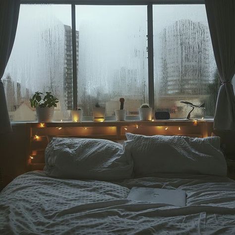 25 Super Cozy Rooms For Your Daydreaming | Home Design And Interior Green Bedroom Aesthetic, Bedroom Background, Fall Bedroom, Green Bedroom, Quotes Disney, Aesthetic Rooms, Design Landscape, Design Del Prodotto, Bedroom Green