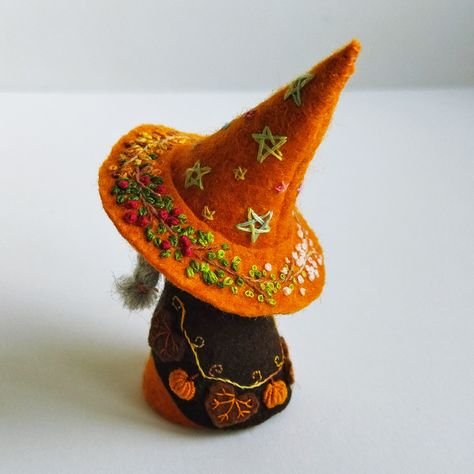 woyWitch8 Wheel Of Year, Flower Stitches, Halloween Felt Crafts, Gnome Pictures, Needle Felting Diy, Felt Crafts Patterns, Fairy Art Dolls, Witchy Crafts, Felt Halloween