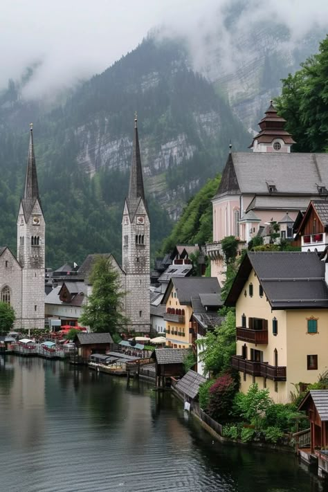 Rome Travel Guide, Hallstatt Austria, Single Travel, Europe Holidays, Travel Inspiration Destinations, Austria Travel, Boat Trip, Dream Travel Destinations, Rome Travel