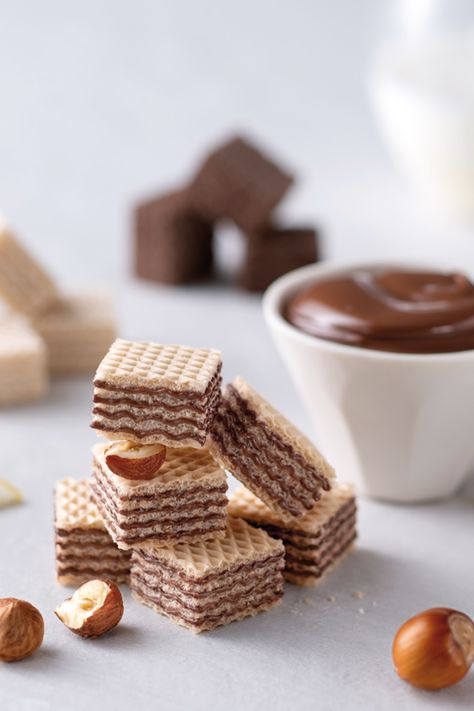 Wafer Biscuit Photography, Chocolate Photography Ideas, Biscuits Photography, Snack Photography, Wafer Chocolate, Chocolate Shots, Cookies Light, Chocolate Wafer, Chocolate Recipes Homemade