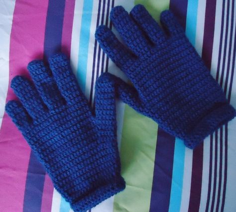 Crochet Glove Patterns Free, Crochet Gloves With Fingers, Pomni Cosplay, Crochet Gloves Free Pattern, Crochet Baby Mittens, Mittens Crochet, Crochet Wrist Warmers, Crochet Mittens Pattern, Crochet Men